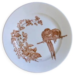 Grand plat rond de 1870 signé Longwy aux oiseaux terre de fer sépia