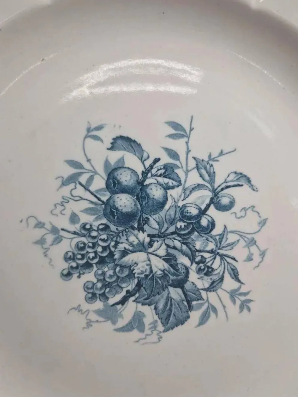 Grand plat rond en terre de fer Clairefontaine modèle Pompadour 33 cm