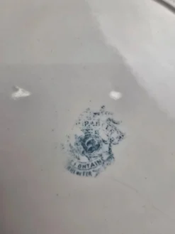 Grand plat rond en terre de fer Clairefontaine modèle Pompadour 33 cm