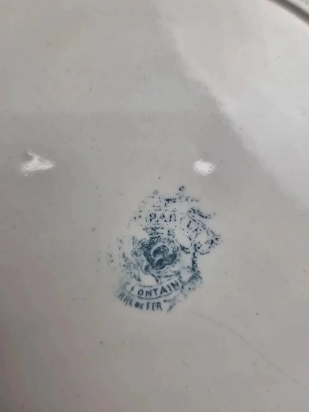Grand plat rond en terre de fer Clairefontaine modèle Pompadour 33 cm