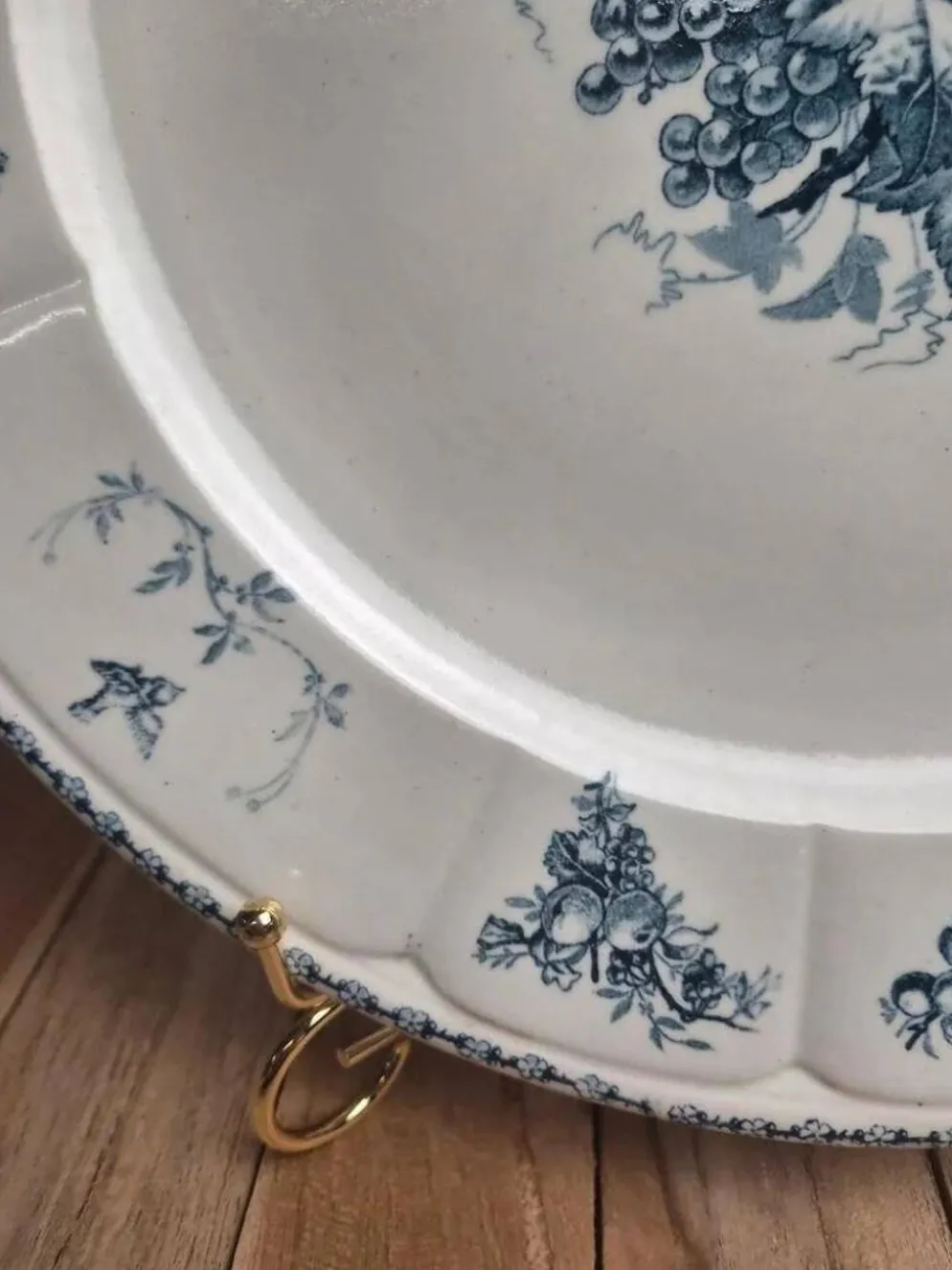 Grand plat rond en terre de fer Clairefontaine modèle Pompadour 33 cm