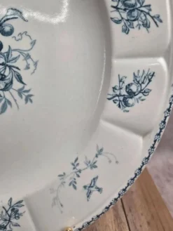 Grand plat rond en terre de fer Clairefontaine modèle Pompadour 33 cm