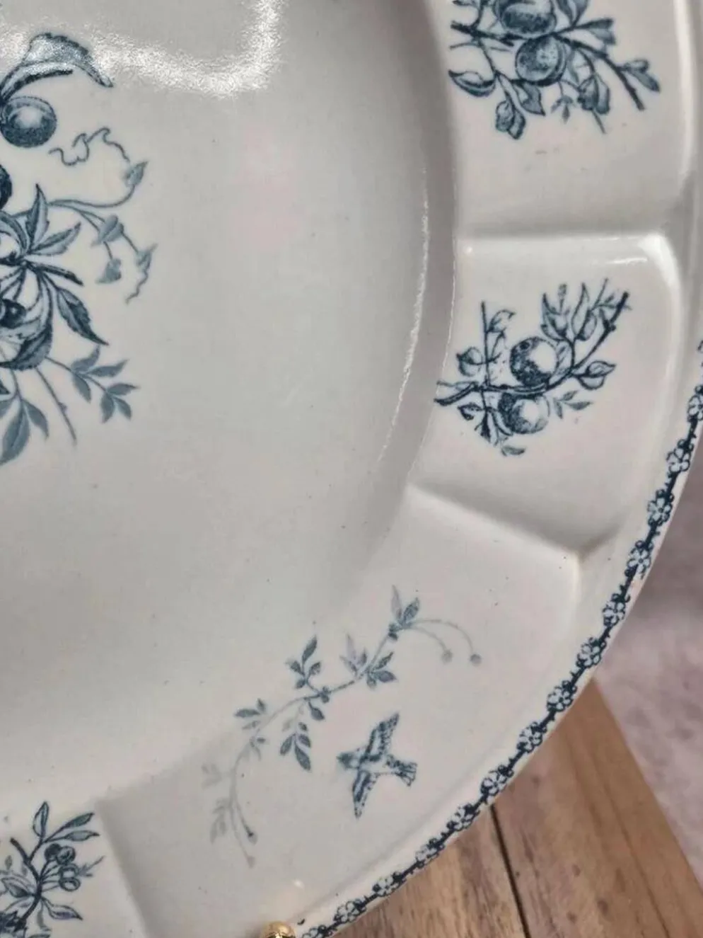 Grand plat rond en terre de fer Clairefontaine modèle Pompadour 33 cm