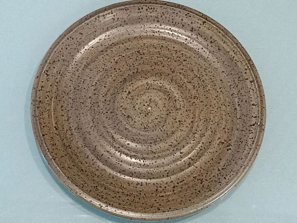 Grand plat vintage en grès moucheté Salins-les-Bains - années 60-70