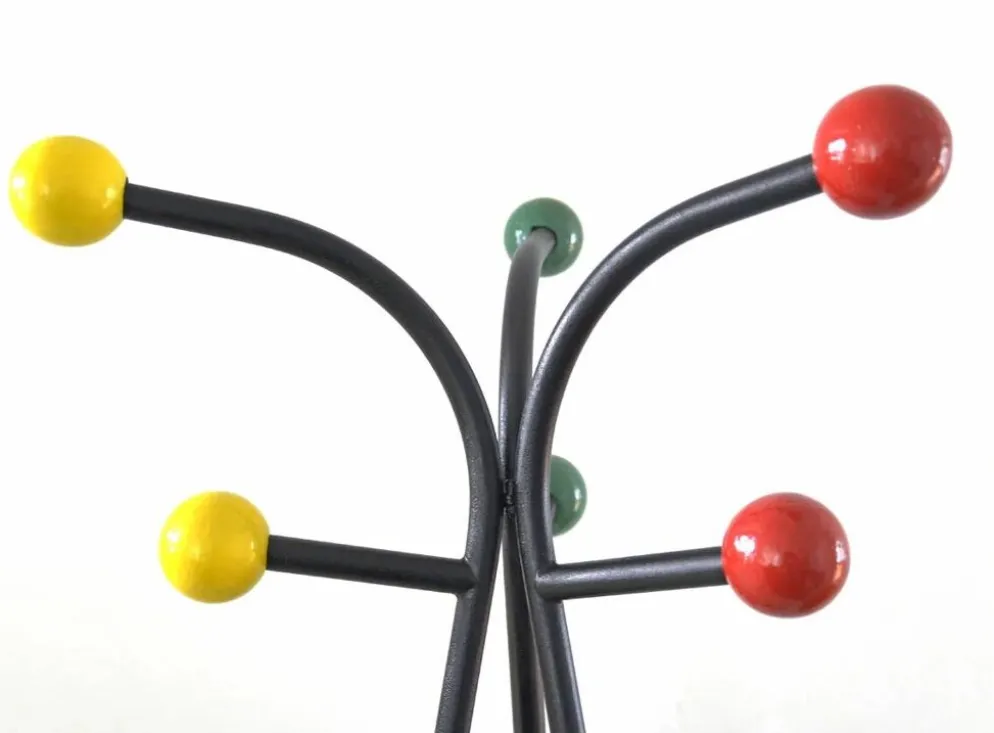 Grand porte-manteau coloré des années 50, autonome, par Roger Feraud.