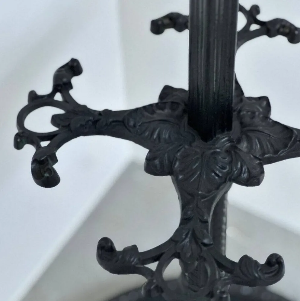 Grand porte-manteau en fonte ornée avec 12 crochets