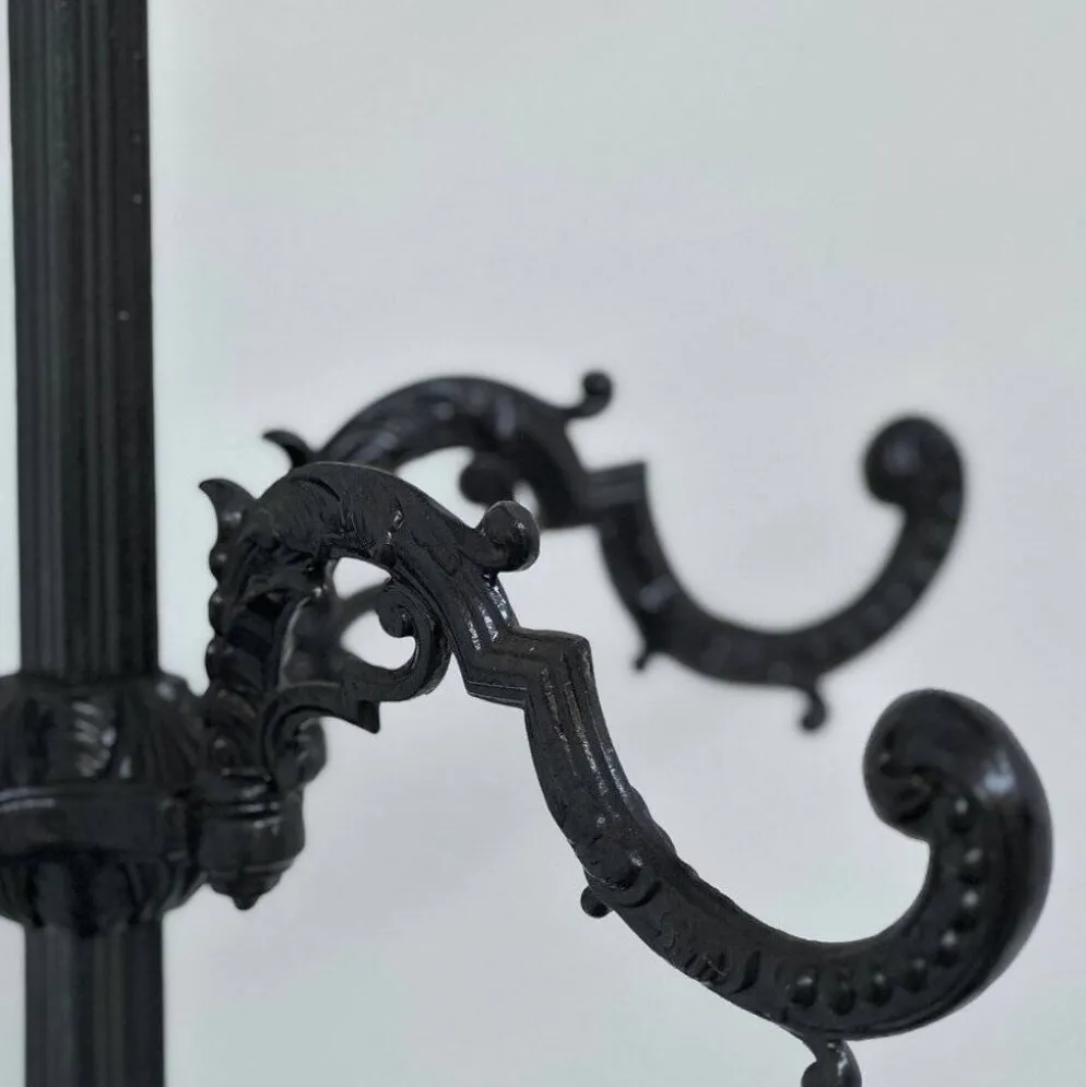Grand porte-manteau en fonte ornée avec 12 crochets