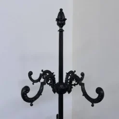 Grand porte-manteau en fonte ornée avec 12 crochets