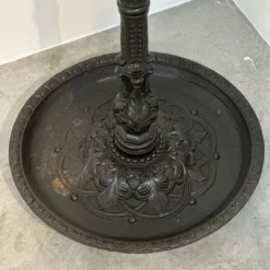Grand porte-manteau en fonte ornée avec 12 crochets