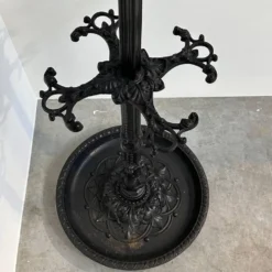 Grand porte-manteau en fonte ornée avec 12 crochets
