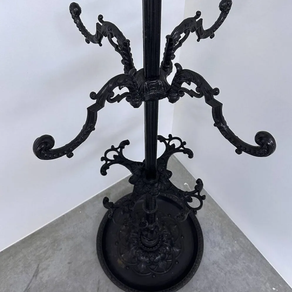 Grand porte-manteau en fonte ornée avec 12 crochets