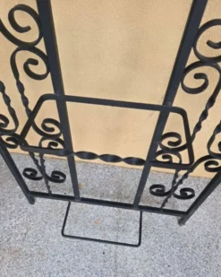 Grand porte-manteau mural vintage en fer forgé avec miroir et porte-pa