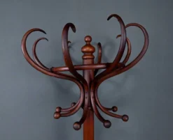 Grand porte-manteau perroquet en hêtre courbé, goût Thonet – début XXe