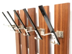 Grand porte manteau vintage avec patères réalisé dans les années 60