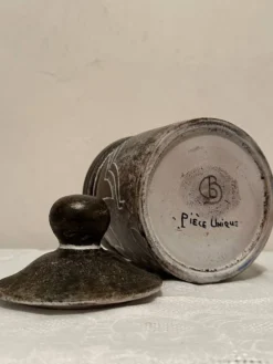 Grand pot à couvercle en céramique par Bernard Buffat