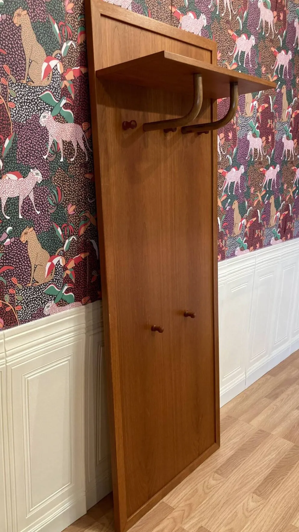 Grand rangement suspendu design scandinave 1960.