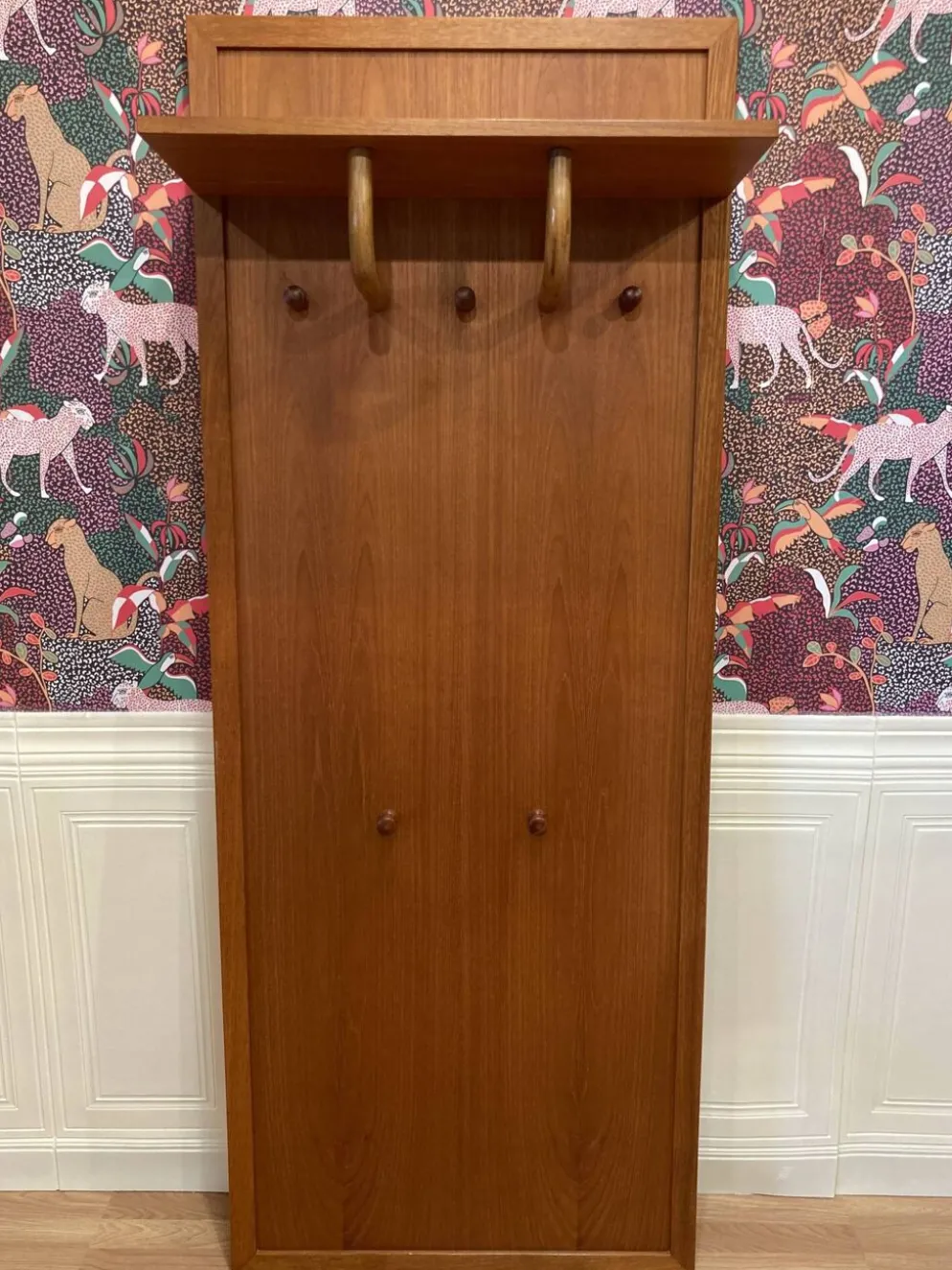 Grand rangement suspendu design scandinave 1960.