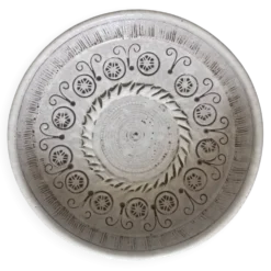 Grand saladier en céramique émaillée blanc à décor incisé