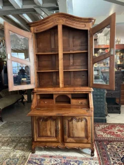 Grand scriban bibliothèque bureau en noyer massif style Louis XV