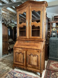Grand scriban bibliothèque bureau en noyer massif style Louis XV