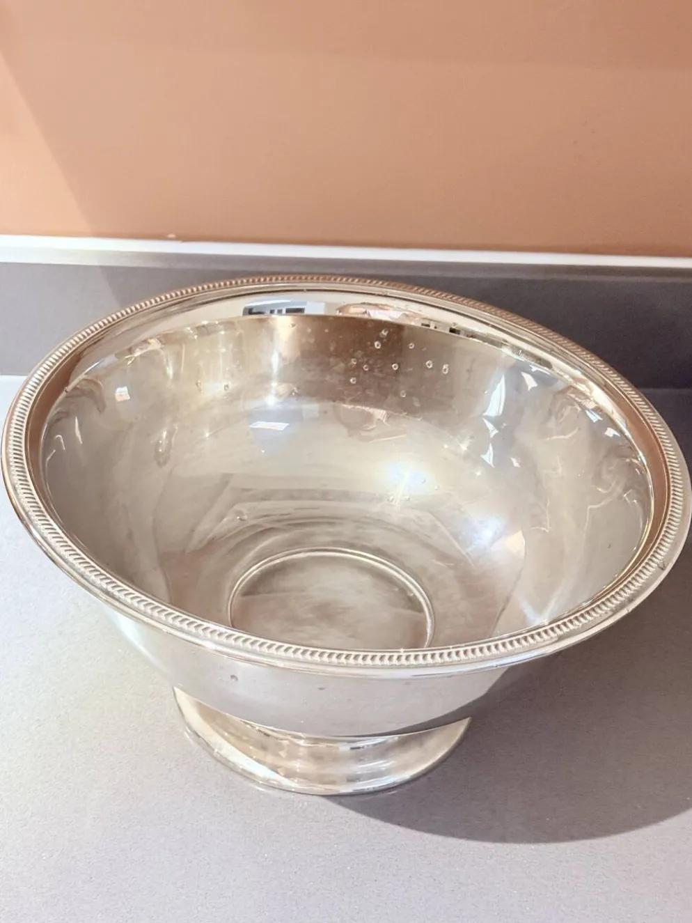 Grand seau à champagne en argent massif plaqué / refroidisseur à vin sur piédestal
