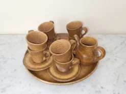 Grand service de table vintage en grès émaillé moucheté – Années 70