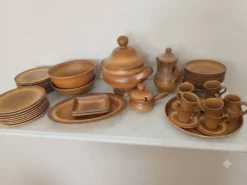 Grand service de table vintage en grès émaillé moucheté – Années 70