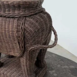 Grand support de plante éléphant en osier vintage / table d'appoint – déclaration sculpturale bohème