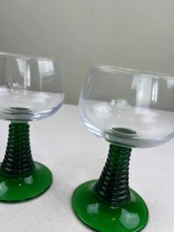 2 Grands verres vintage vert
