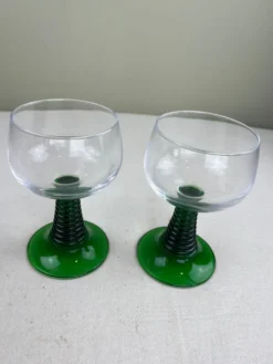 2 Grands verres vintage vert