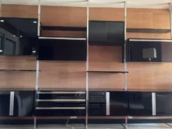 Grand système mural modulable Roche Bobois années 70 – bois, laqué noir et
