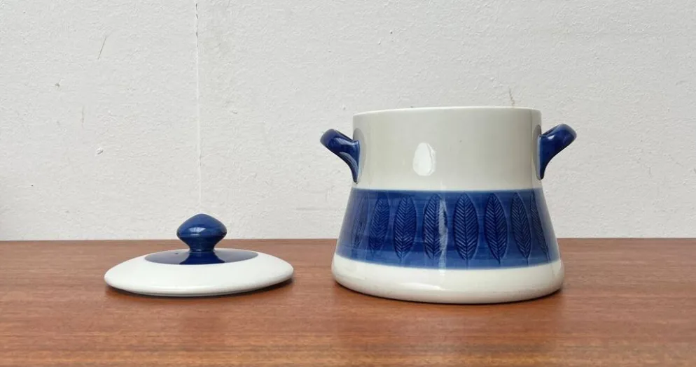 Grand Terrine Couvercle de Pot Suédois du Milieu du Siècle Koka Blue Bla par Hertha Bengtson pour Rörstrand, années 1950