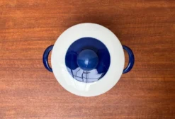 Grand Terrine Couvercle de Pot Suédois du Milieu du Siècle Koka Blue Bla par Hertha Bengtson pour Rörstrand, années 1950