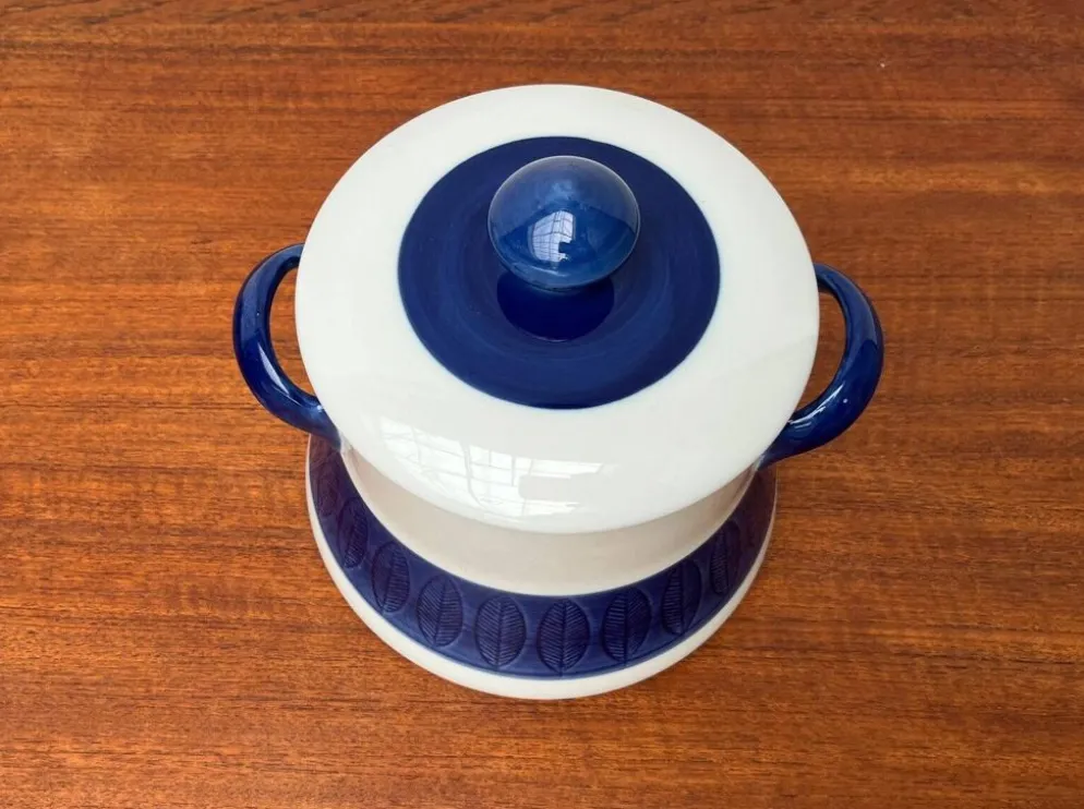 Grand Terrine Couvercle de Pot Suédois du Milieu du Siècle Koka Blue Bla par Hertha Bengtson pour Rörstrand, années 1950