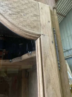Grand vaisselier ancien en bois brut