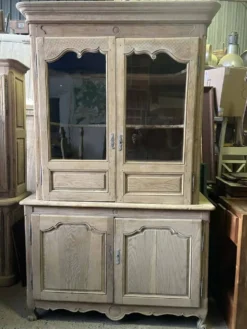 Grand vaisselier ancien en bois brut