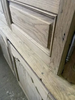 Grand vaisselier ancien en bois brut