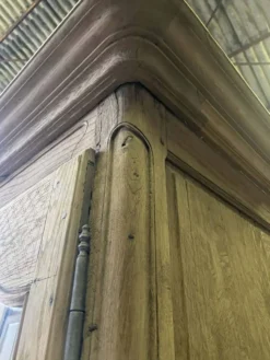 Grand vaisselier ancien en bois brut