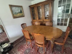Grand vaisselier en bois massif réalisée sur mesure.