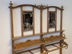 Grand vestiaire Art Nouveau en bois courbé, vers 1900
