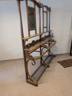 Grand vestiaire Art Nouveau en bois courbé, vers 1900