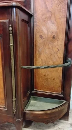 Grand vestiaire d’entrée ancien