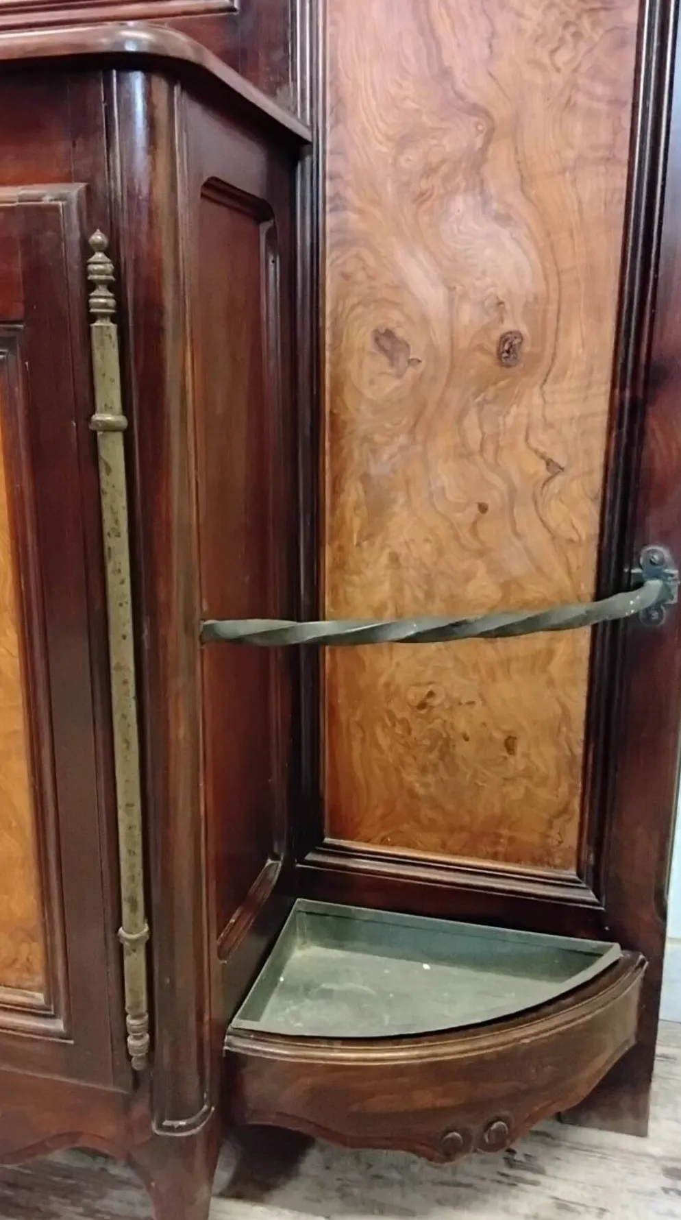 Grand vestiaire d’entrée ancien
