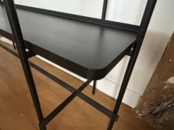 GUBI Console en marbre noir et blanc