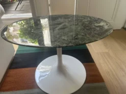 Gueridon pseudo Knoll marbre vert