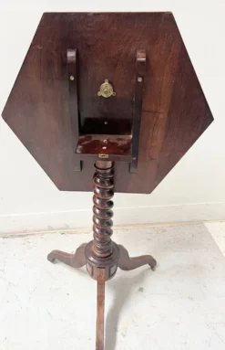 Guéridon basculant Napoléon III en bois d'acajou XIX siècle