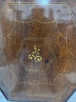 Guéridon basculant Napoléon III en bois d'acajou XIX siècle