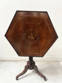 Guéridon basculant Napoléon III en bois d'acajou XIX siècle