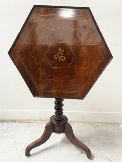 Guéridon basculant Napoléon III en bois d'acajou XIX siècle
