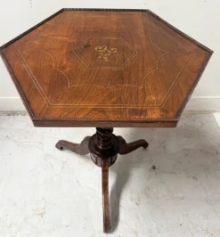 Guéridon basculant Napoléon III en bois d'acajou XIX siècle